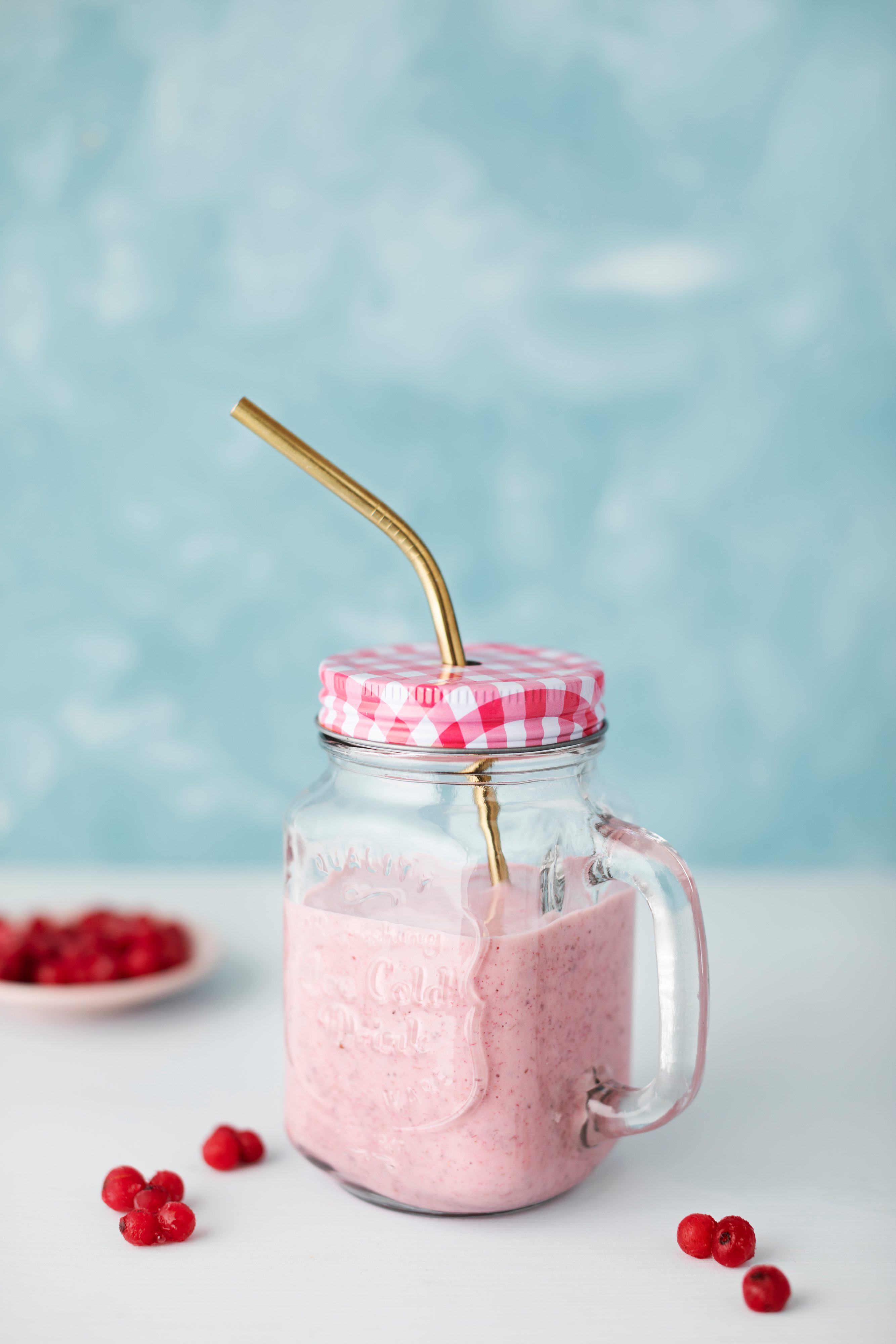 Vardags-gott. Kika in i frysen och använd sommarens bär till en god smoothie. Foto: Karin Lindroos/Marthaförbundet